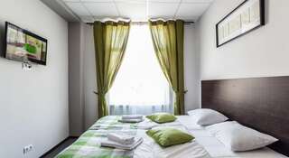 Гостиница День и Ночь Колпино Улучшенный двухместный номер с 1 кроватью или 2 отдельными кроватями-4