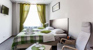 Гостиница День и Ночь Колпино Улучшенный двухместный номер с 1 кроватью или 2 отдельными кроватями-1